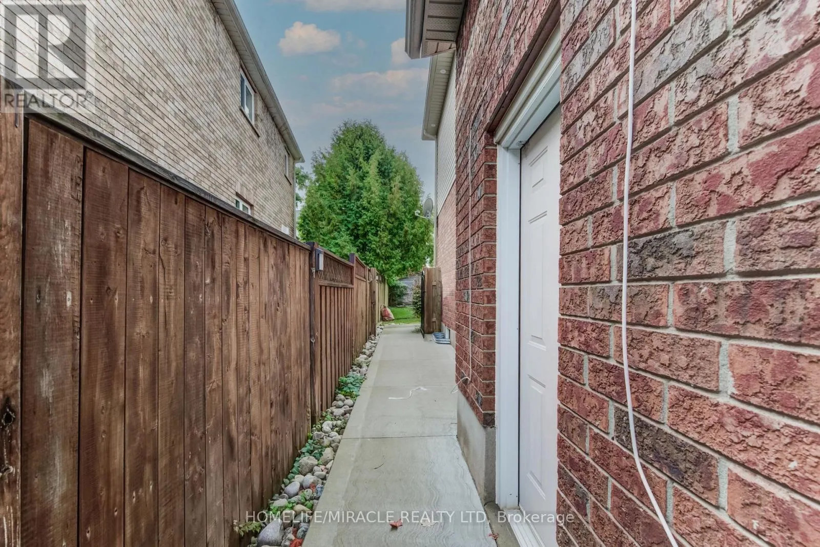124 WINDING WOOD CRESCENT