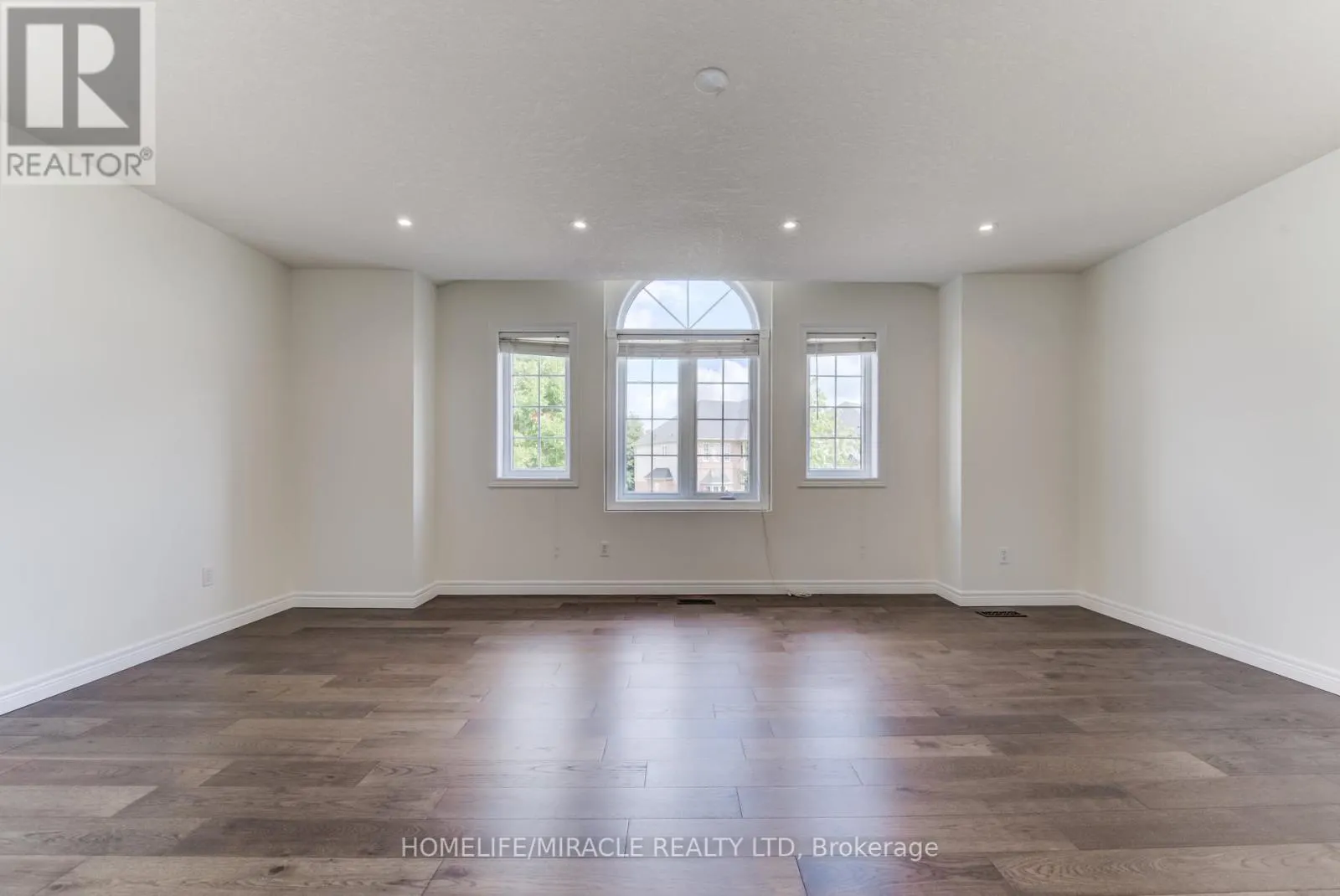 124 WINDING WOOD CRESCENT