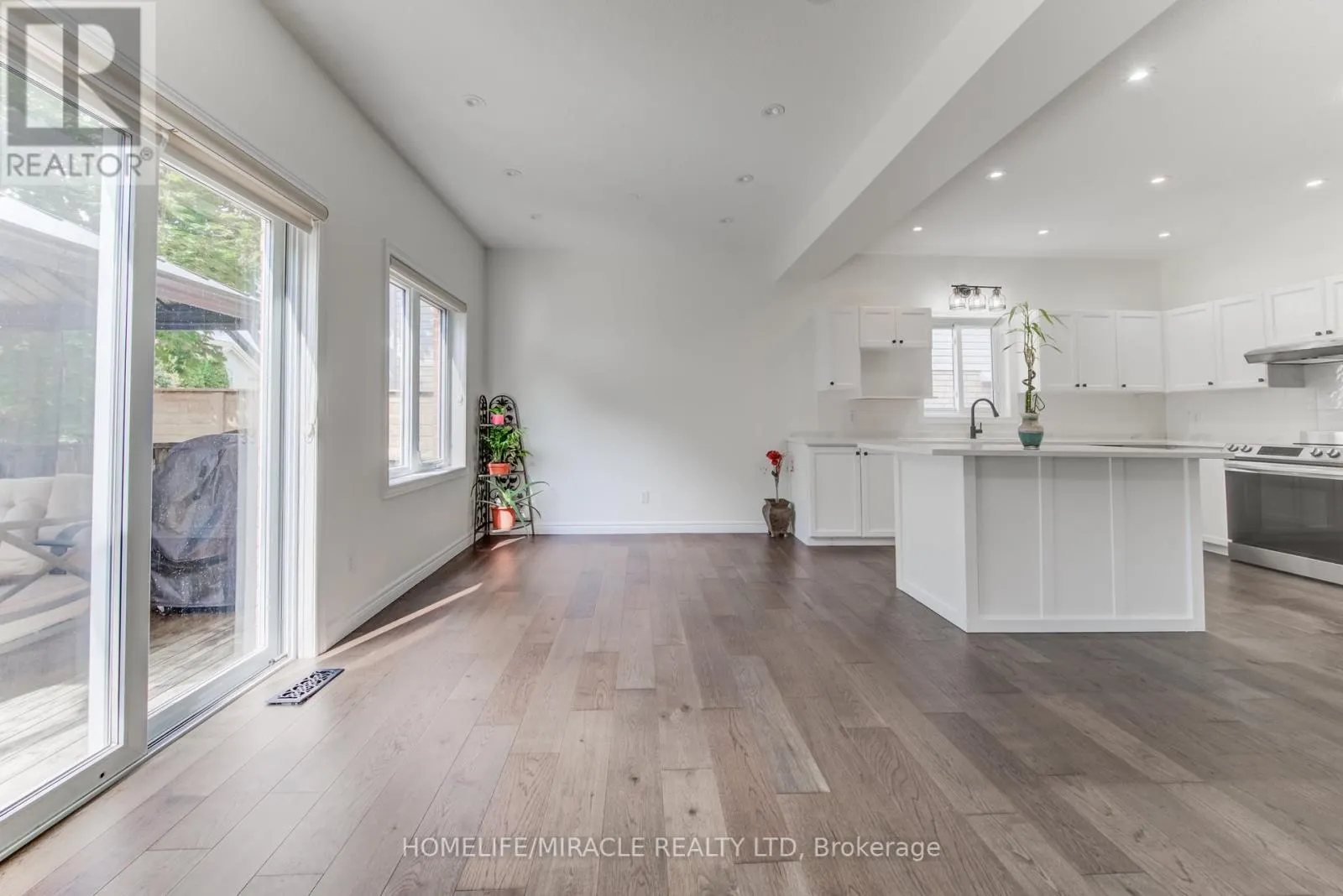 124 WINDING WOOD CRESCENT