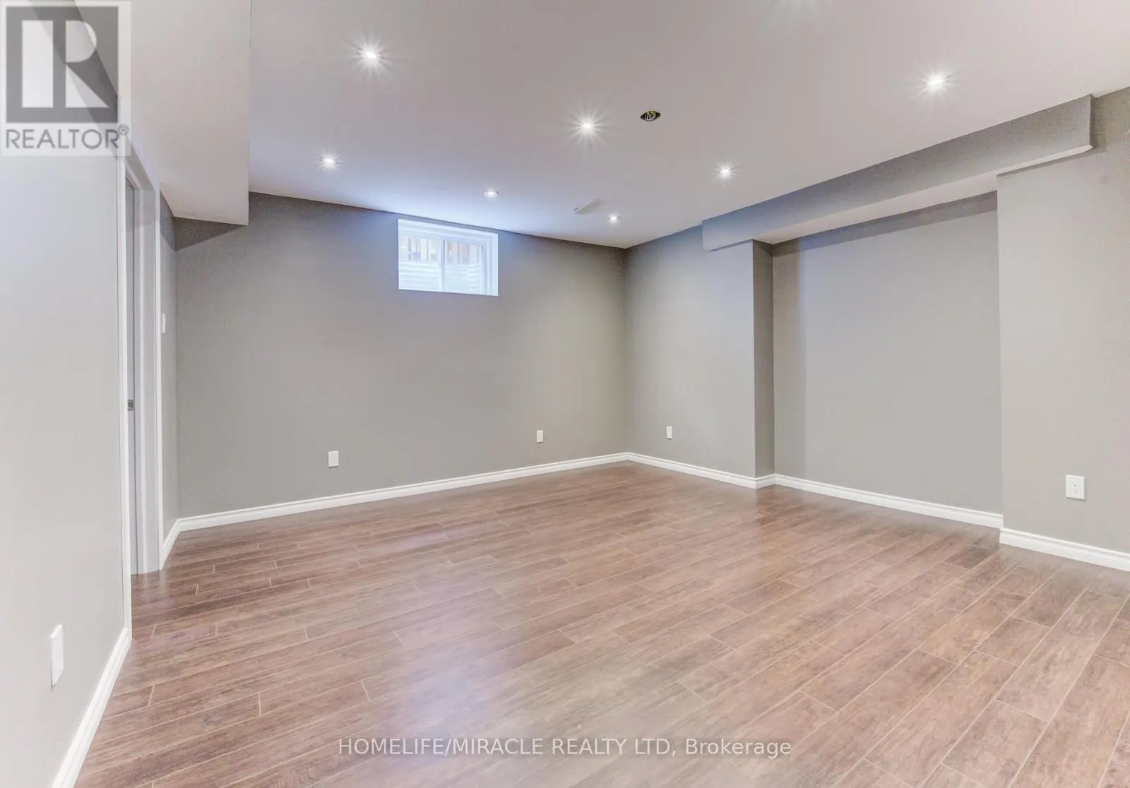 124 WINDING WOOD CRESCENT