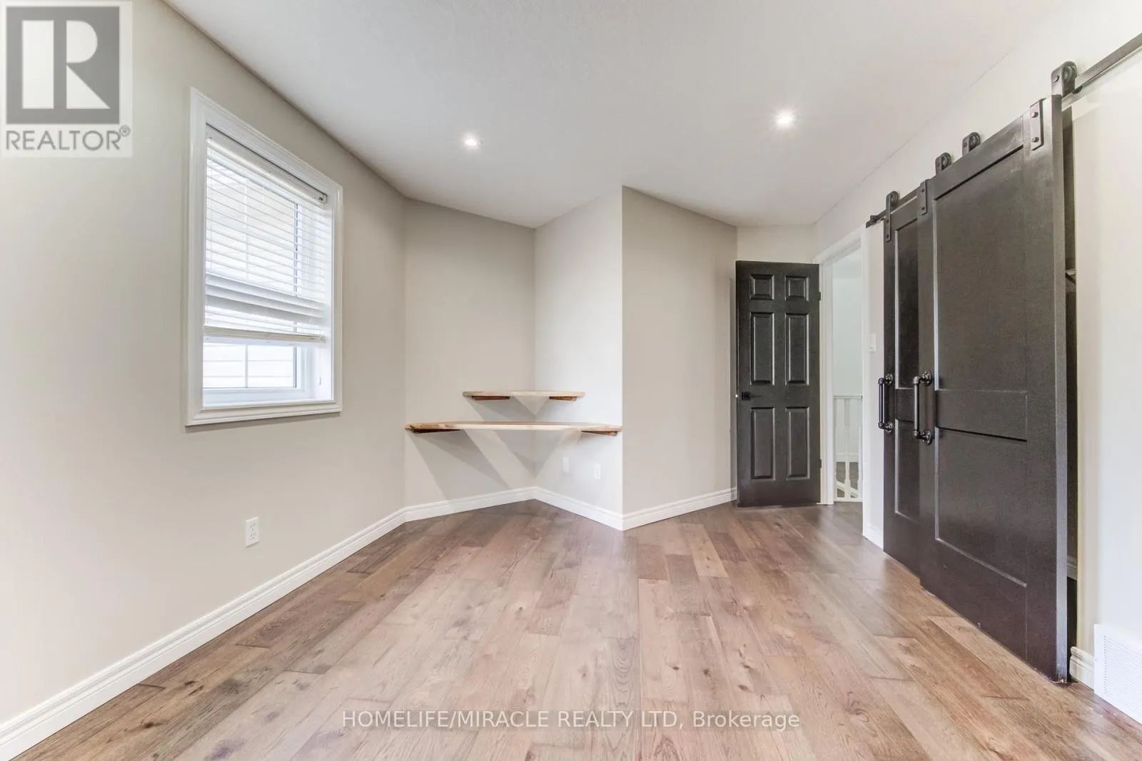 124 WINDING WOOD CRESCENT