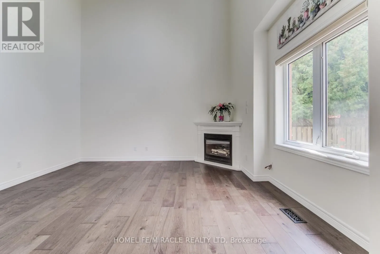 124 WINDING WOOD CRESCENT