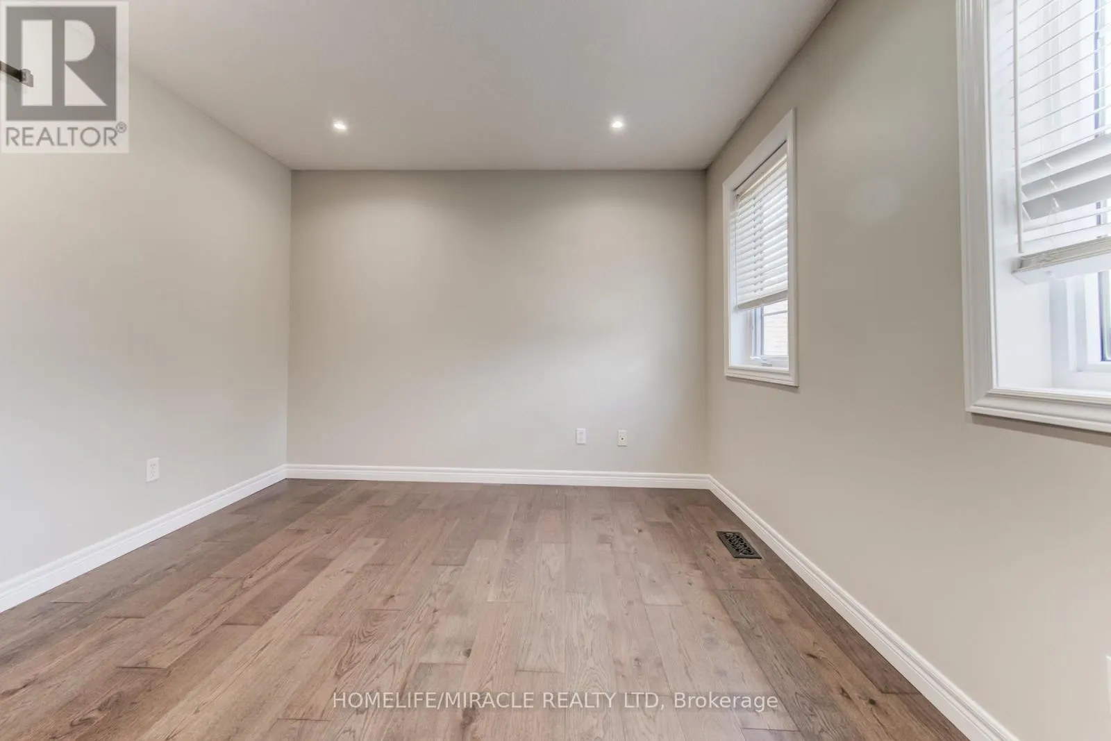124 WINDING WOOD CRESCENT