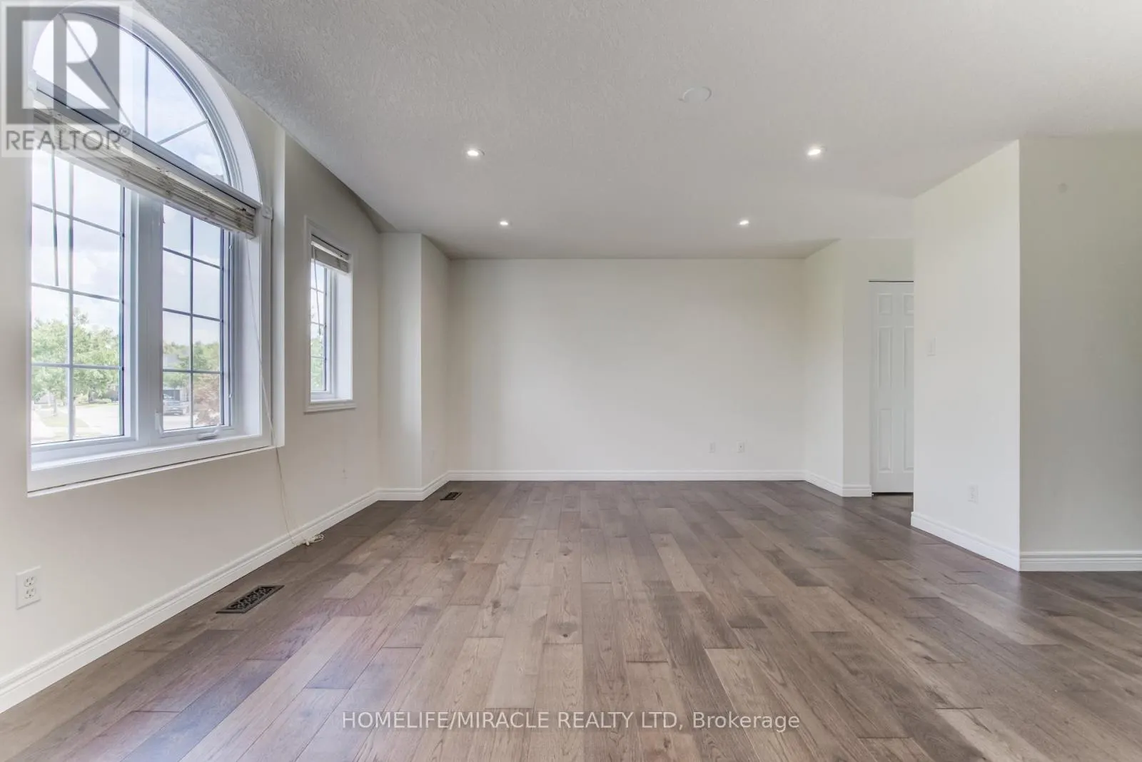 124 WINDING WOOD CRESCENT