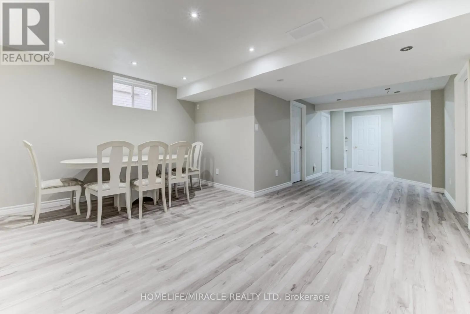 124 WINDING WOOD CRESCENT