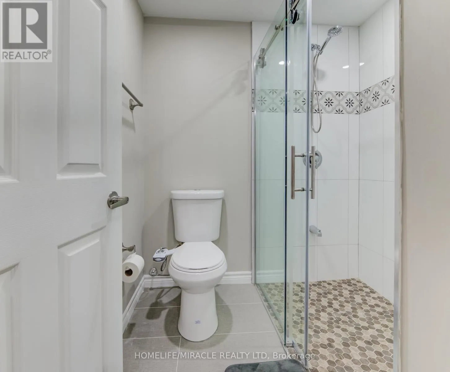 124 WINDING WOOD CRESCENT