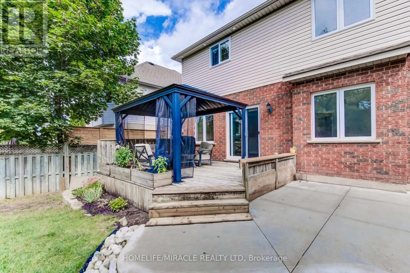 124 WINDING WOOD CRESCENT