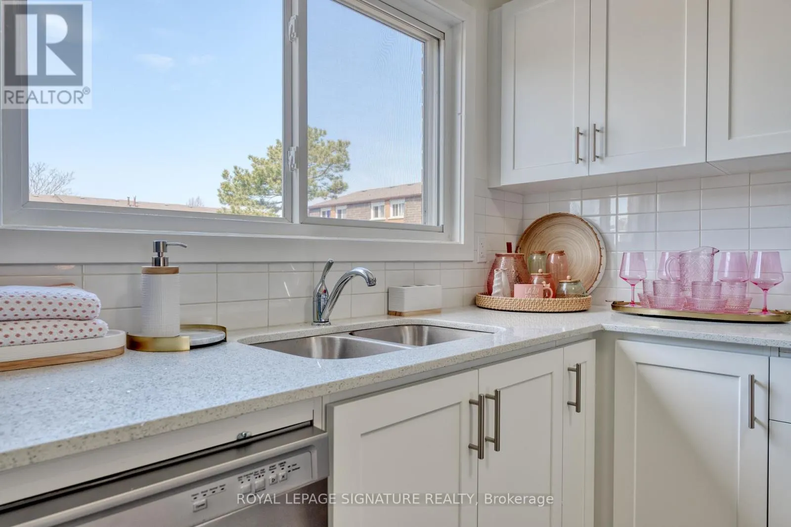 UNIT 26 - 20 ANNA CAPRI DRIVE