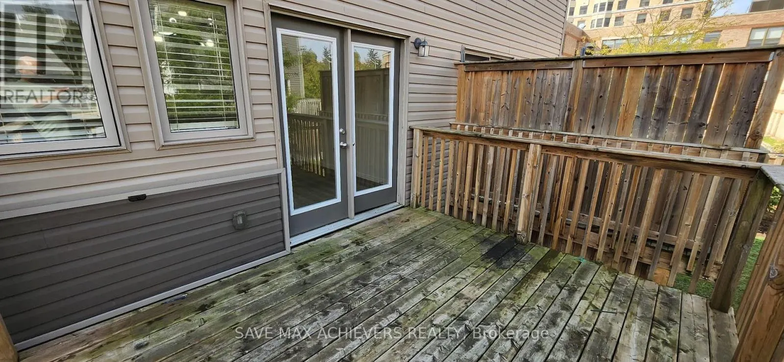 39 - 3200 SINGLETON AVENUE