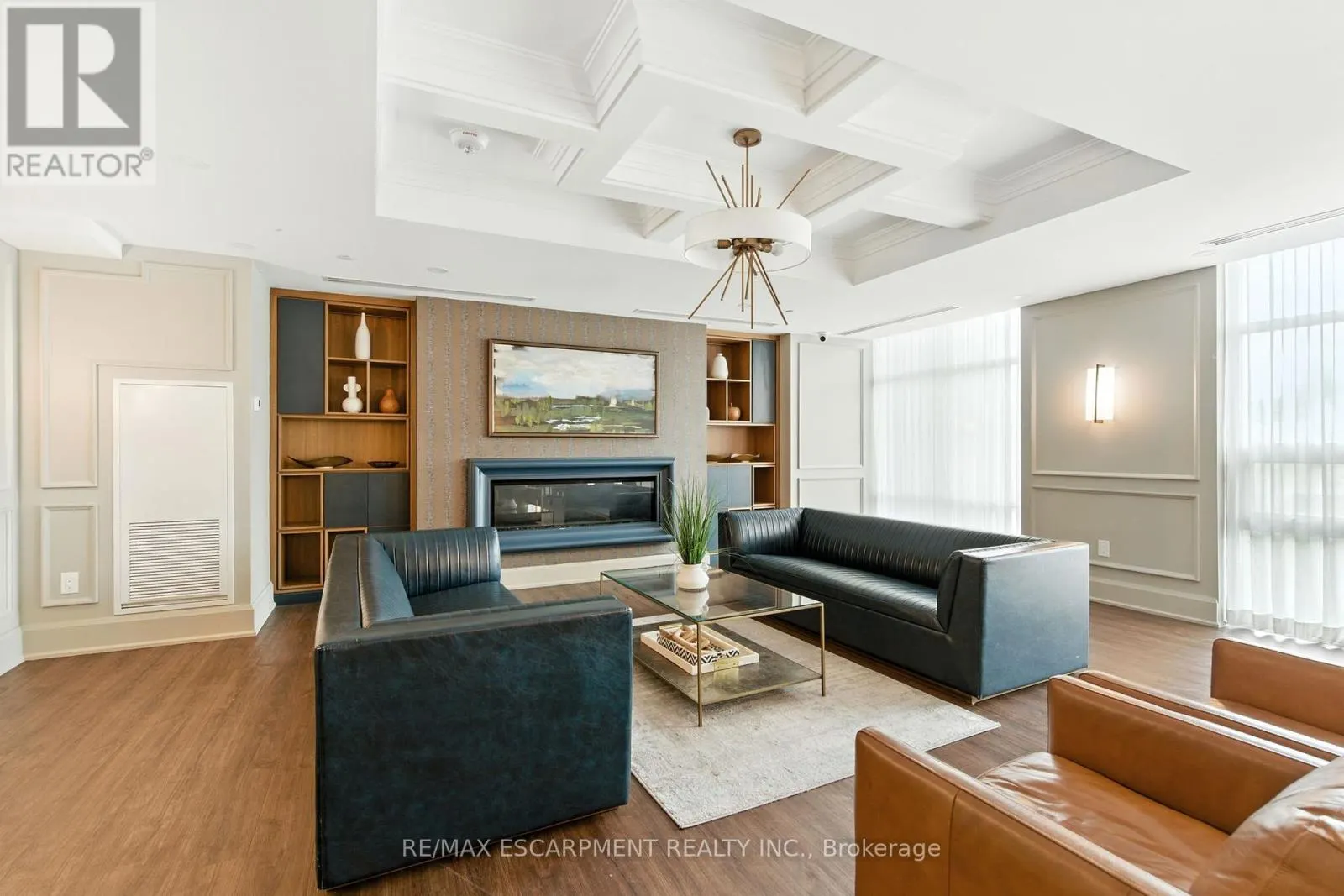 313 - 460 DUNDAS STREET E