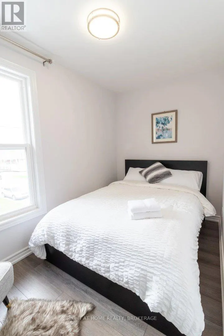 UPPER - 60 ROSS STREET, #UPPER