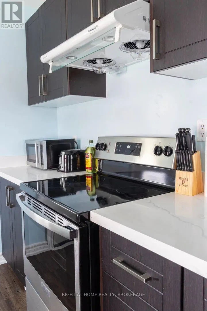 UPPER - 60 ROSS STREET, #UPPER