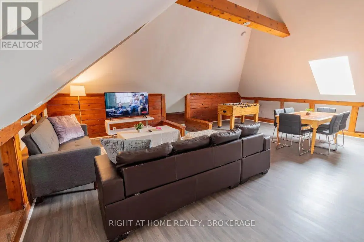 UPPER - 60 ROSS STREET, #UPPER