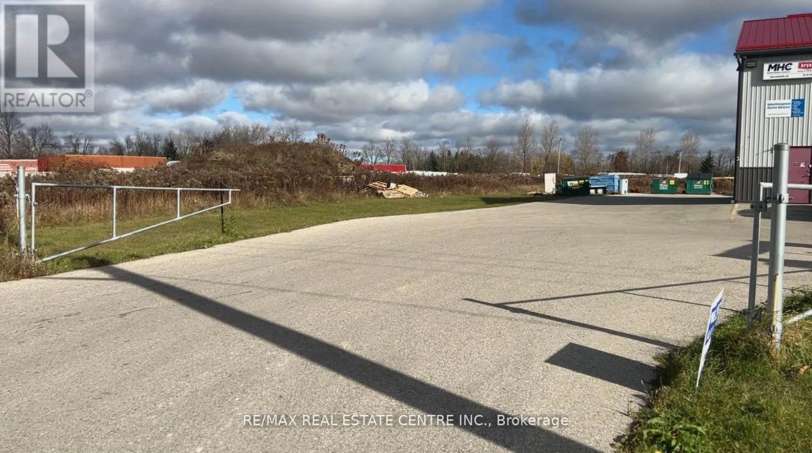B - 770 GLENGARRY CRESCENT
