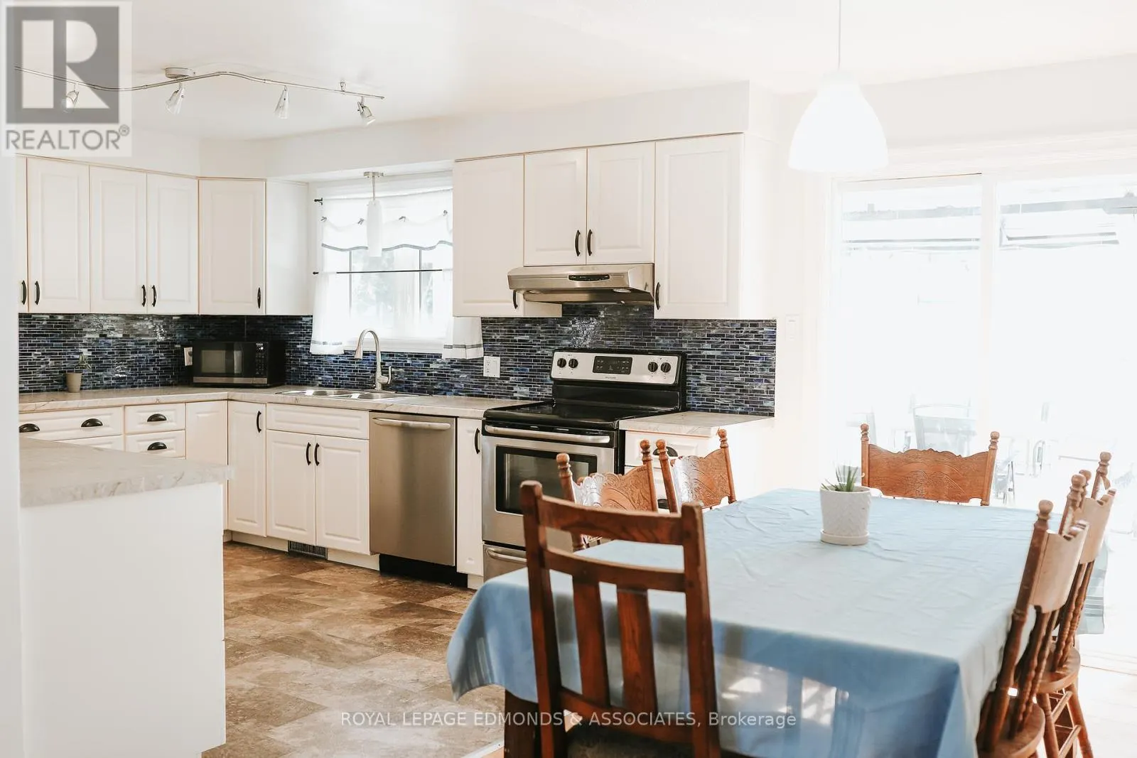 35 LAROCHE CRESCENT