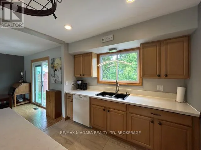 UPPER - 386 CAITHNESS STREET E, #upper