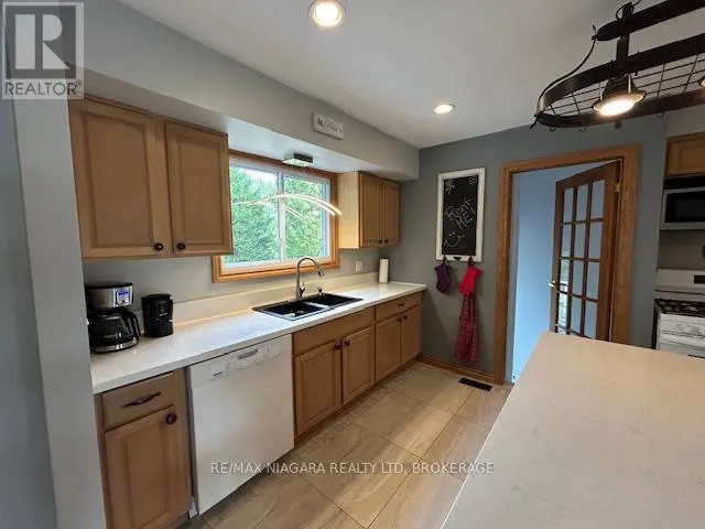 UPPER - 386 CAITHNESS STREET E, #upper