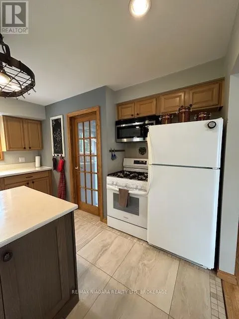 UPPER - 386 CAITHNESS STREET E, #upper