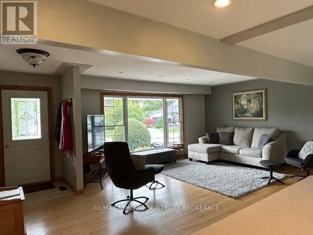 UPPER - 386 CAITHNESS STREET E, #upper
