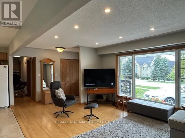 UPPER - 386 CAITHNESS STREET E, #upper