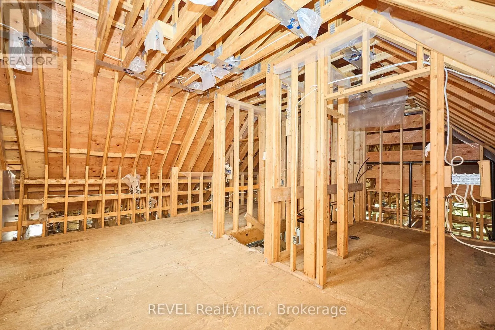 62 BERGENSTEIN CRESCENT