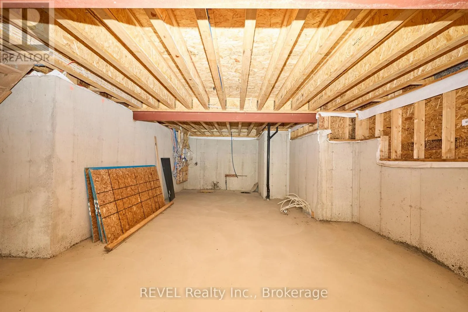 62 BERGENSTEIN CRESCENT