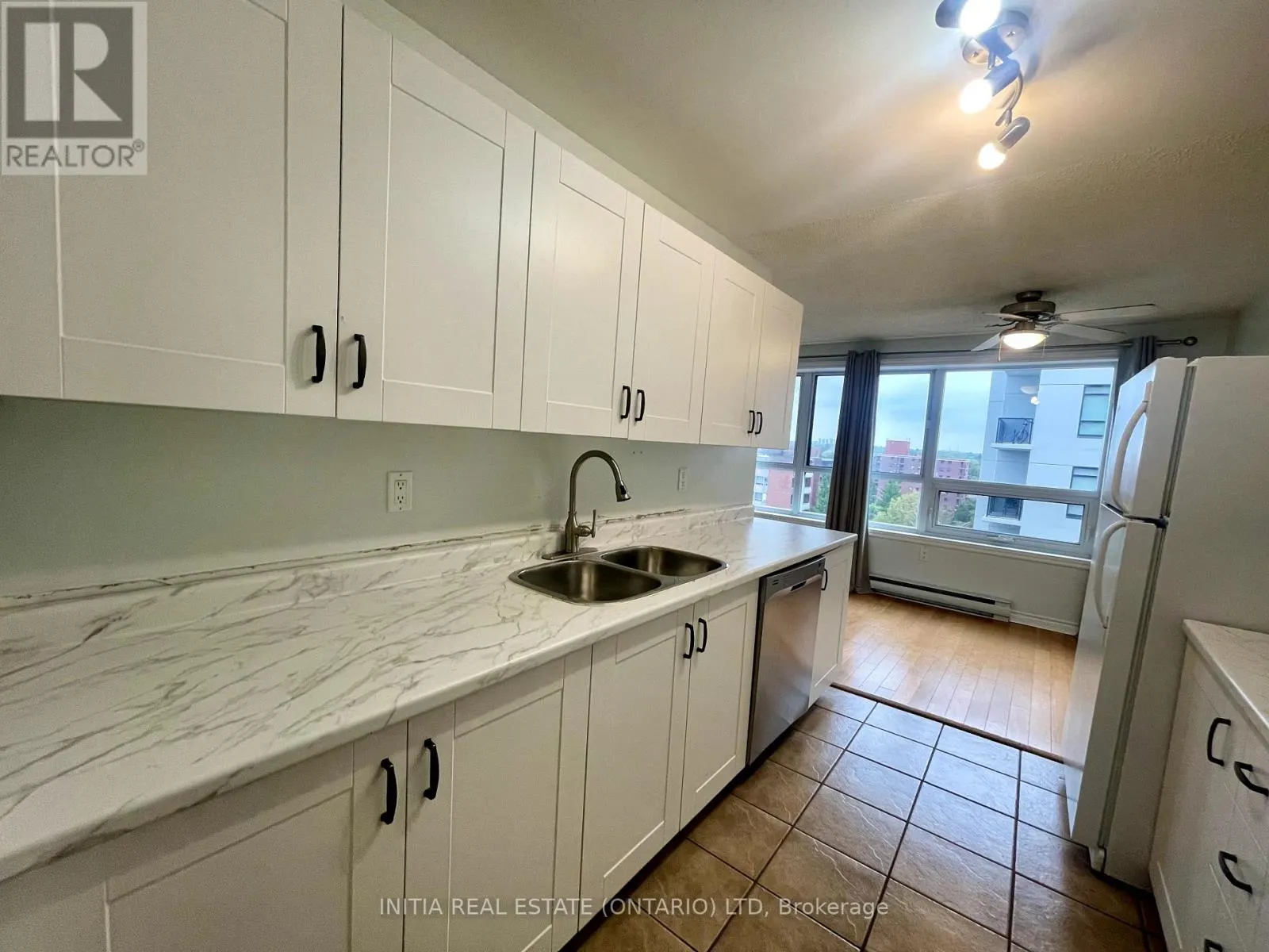809 - 95 BASE LINE ROAD W, #809