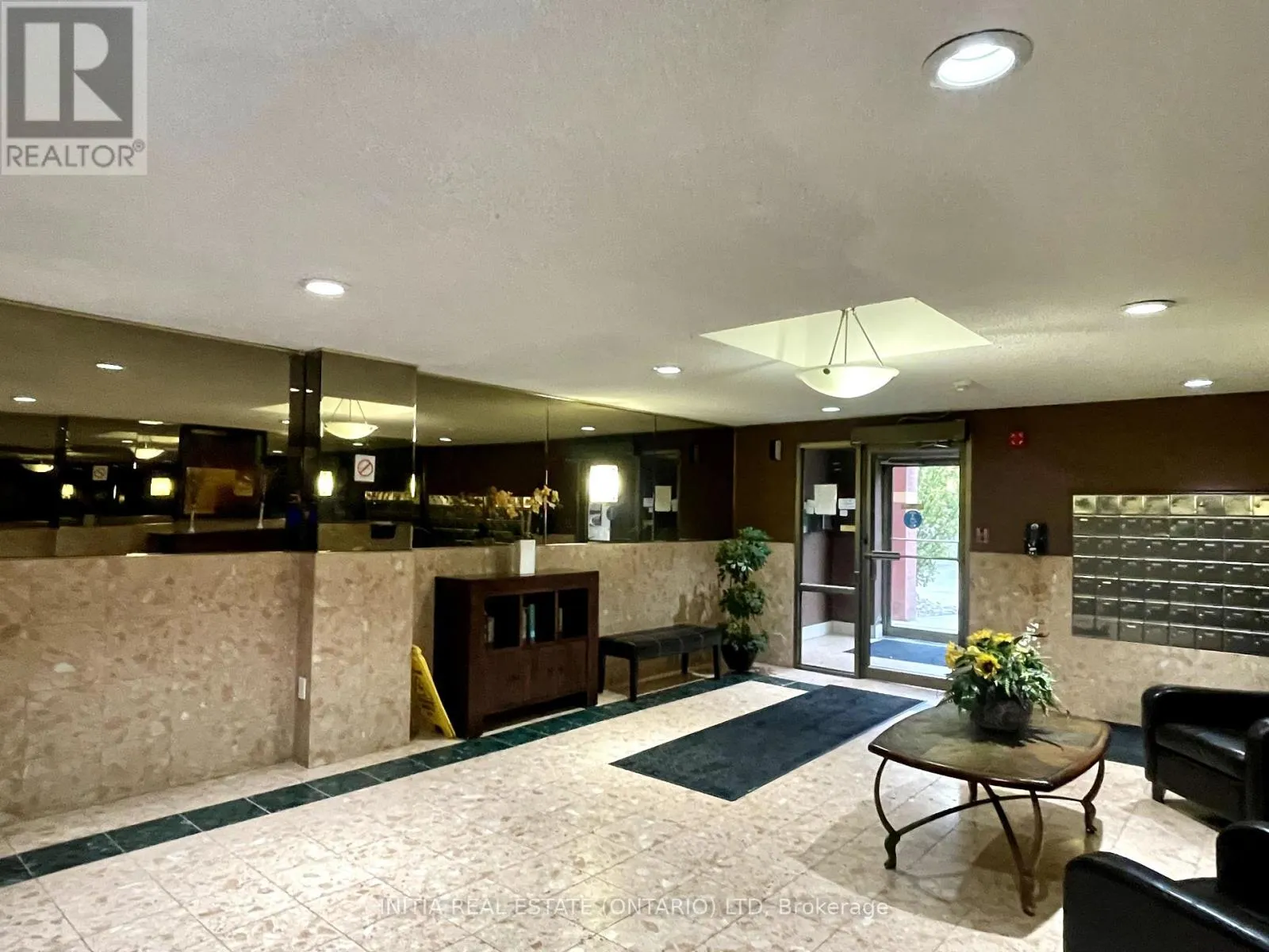 809 - 95 BASE LINE ROAD W, #809
