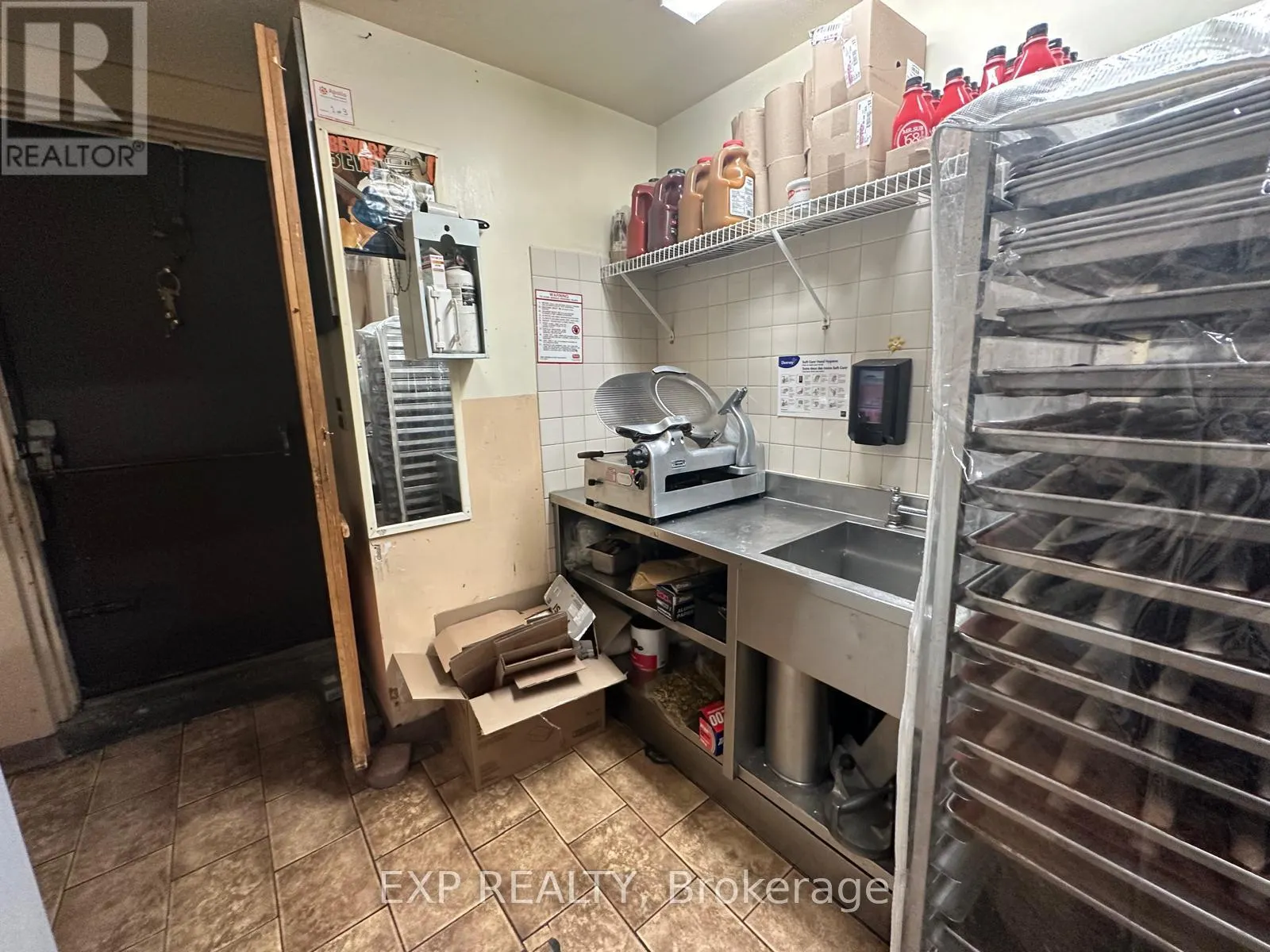 1 - 478 KING STREET E