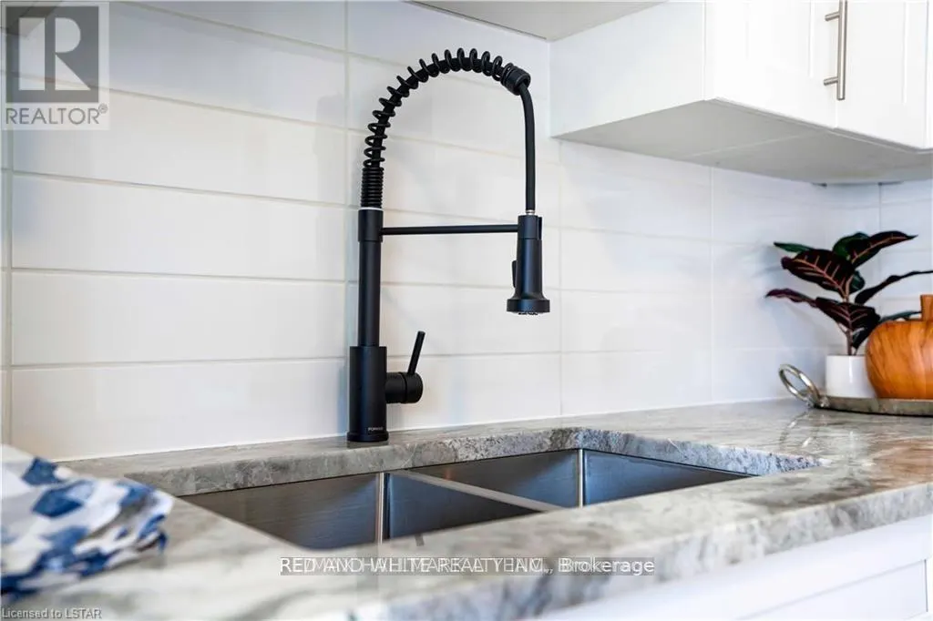 UNIT-54 - 355 SANDRINGHAM CRESCENT