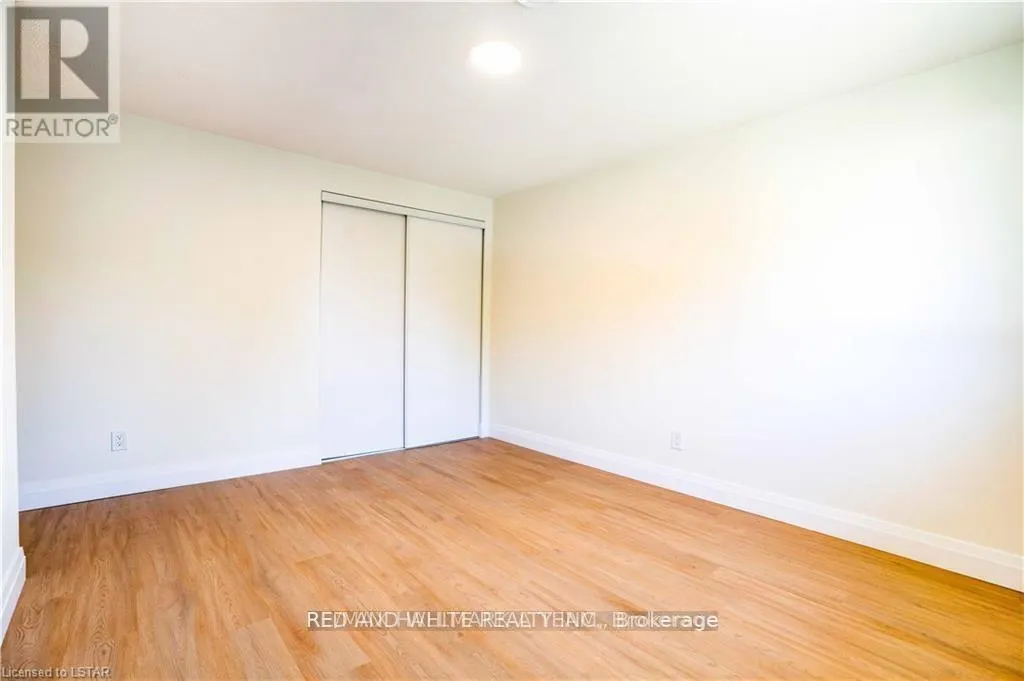UNIT-54 - 355 SANDRINGHAM CRESCENT