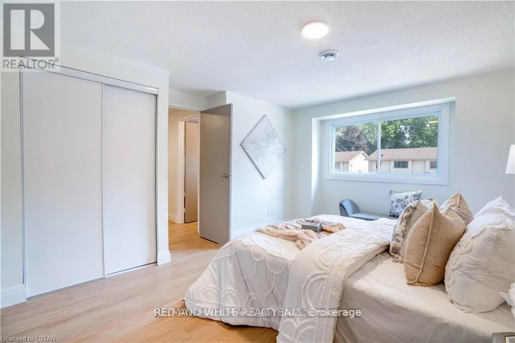 UNIT-54 - 355 SANDRINGHAM CRESCENT