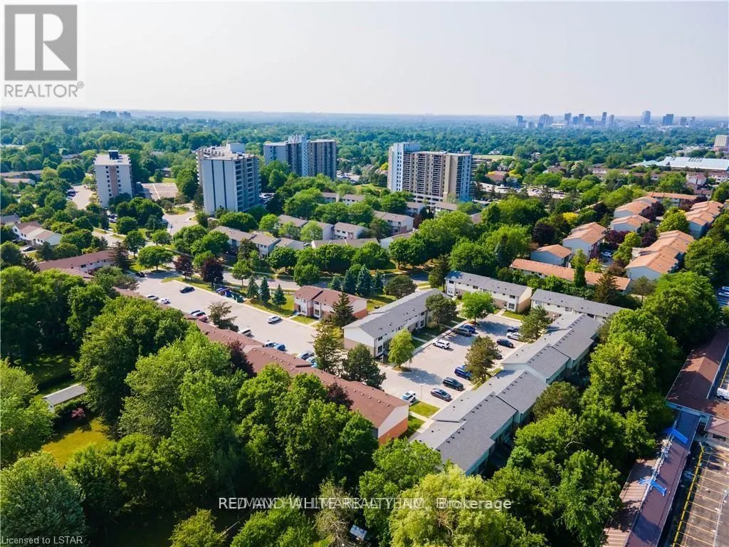 UNIT-54 - 355 SANDRINGHAM CRESCENT