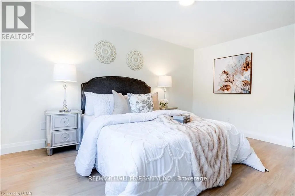 UNIT-54 - 355 SANDRINGHAM CRESCENT