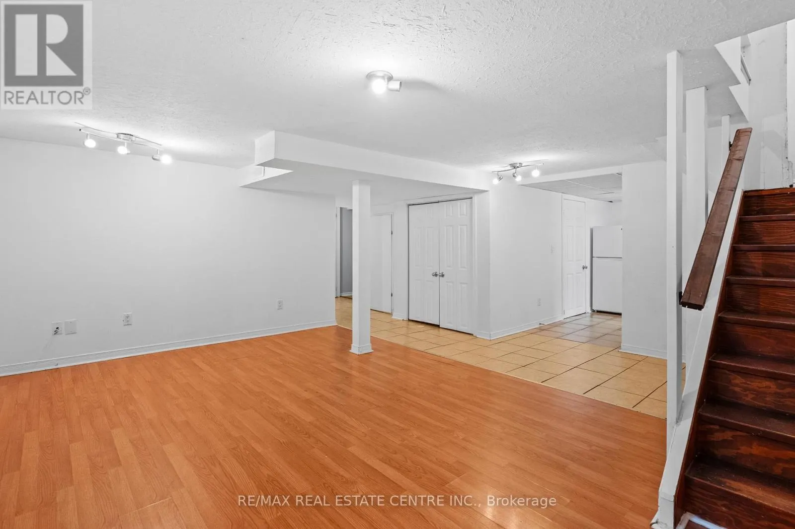 BASEMENT - 298 WALLACE AVENUE