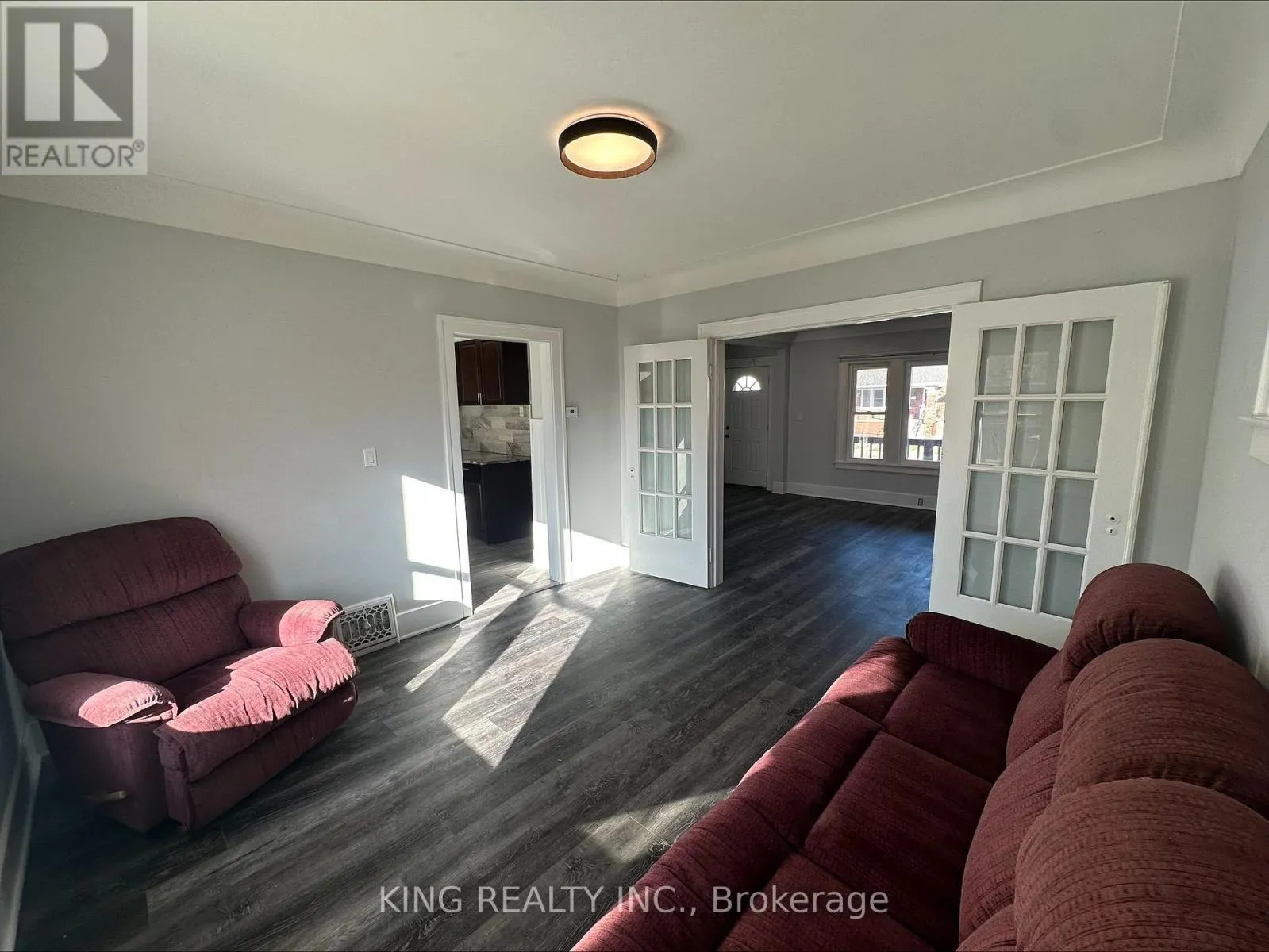 MAIN - 1243 BRUCE AVENUE