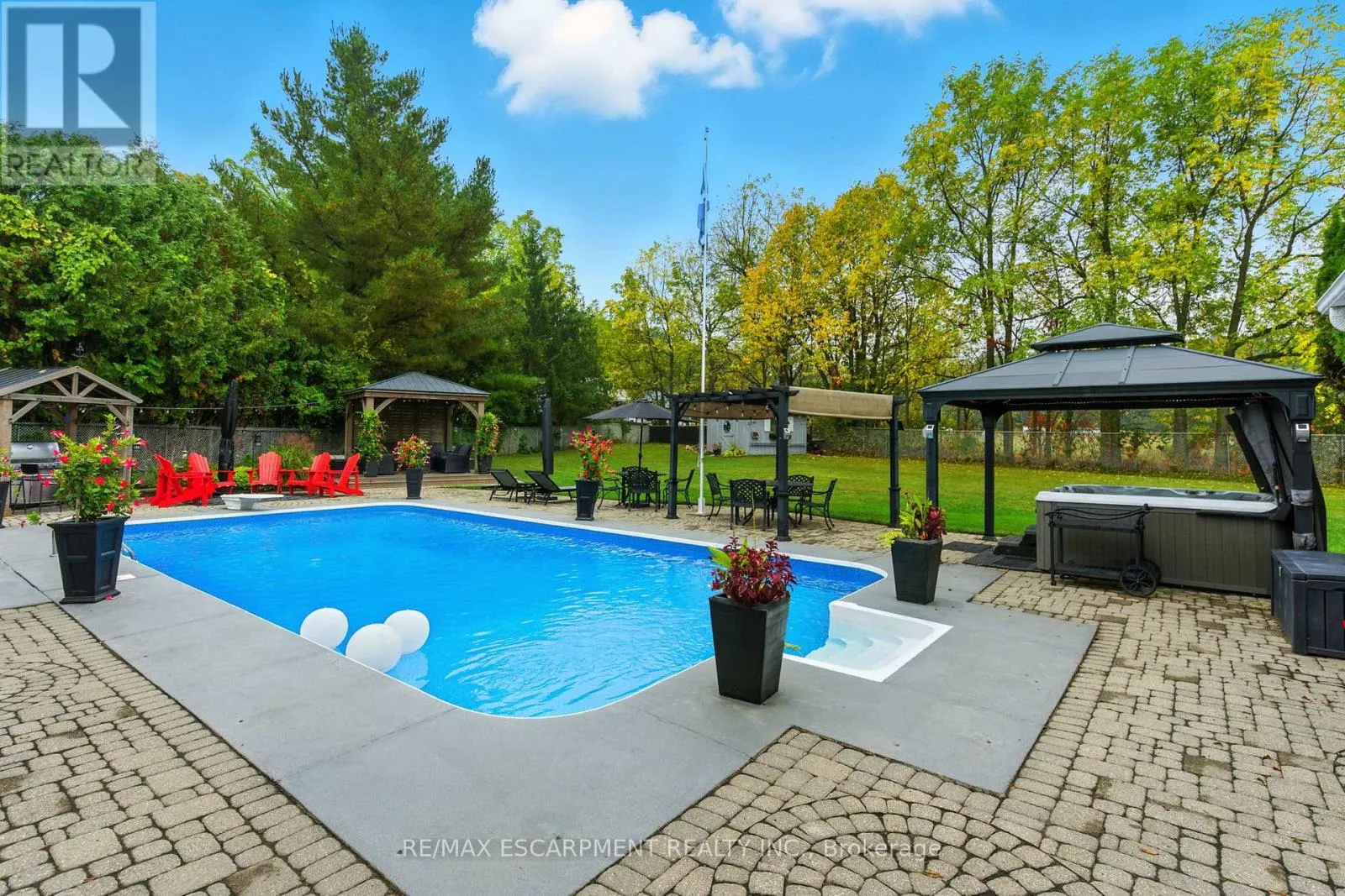 24 MEANDER CLOSE