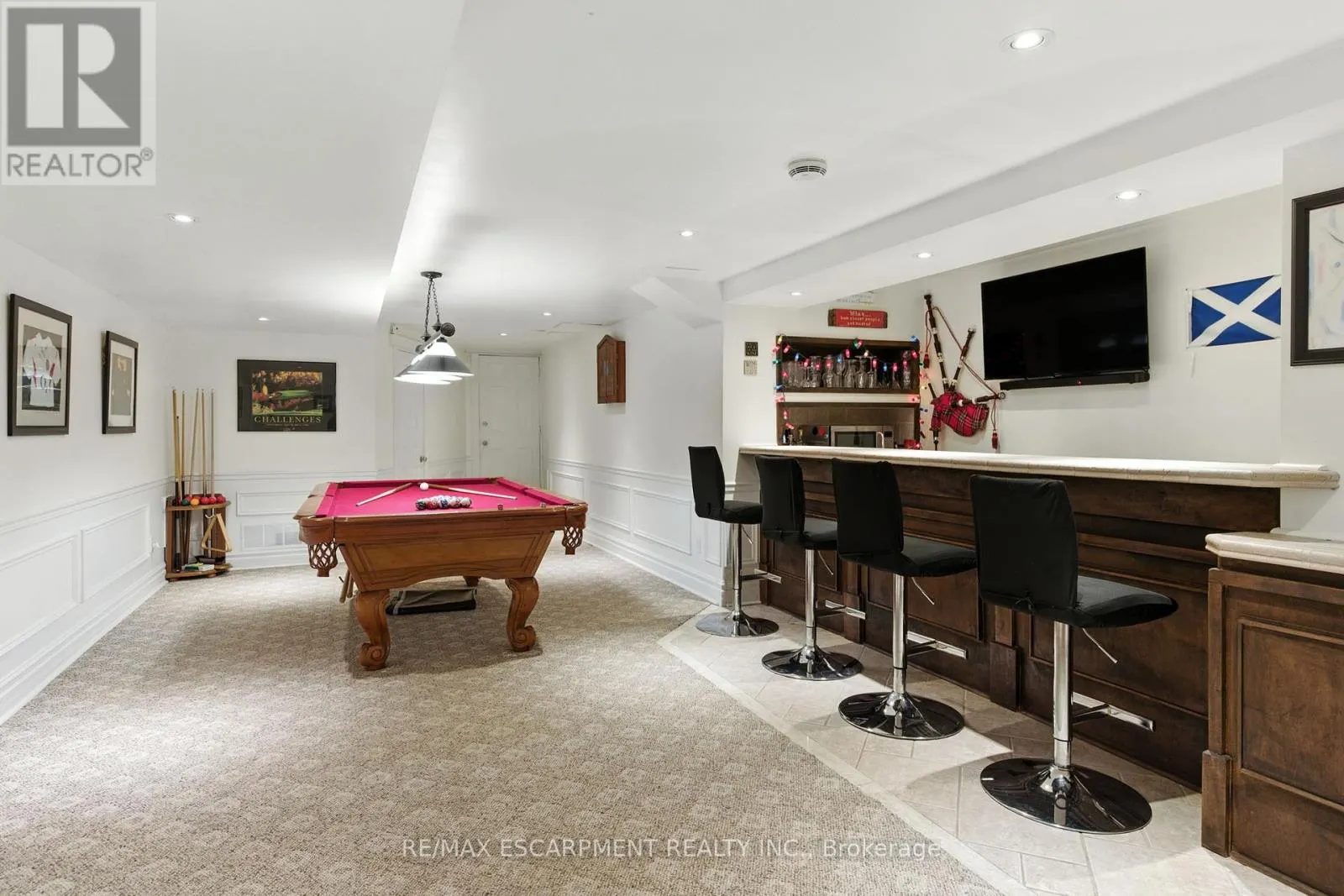 24 MEANDER CLOSE