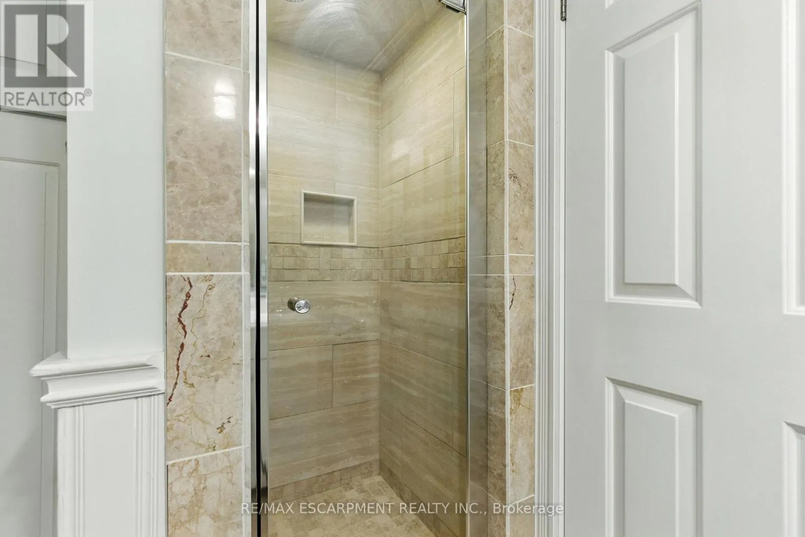 24 MEANDER CLOSE