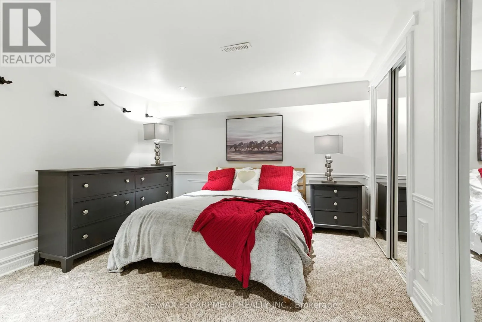 24 MEANDER CLOSE