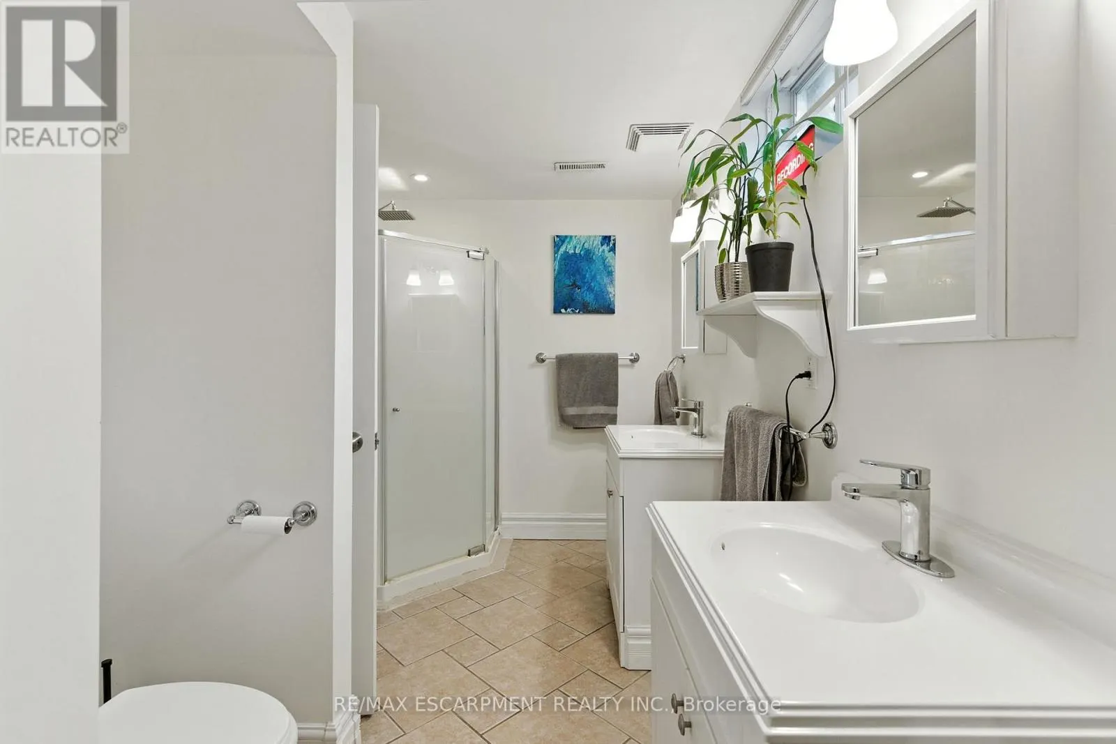 24 MEANDER CLOSE