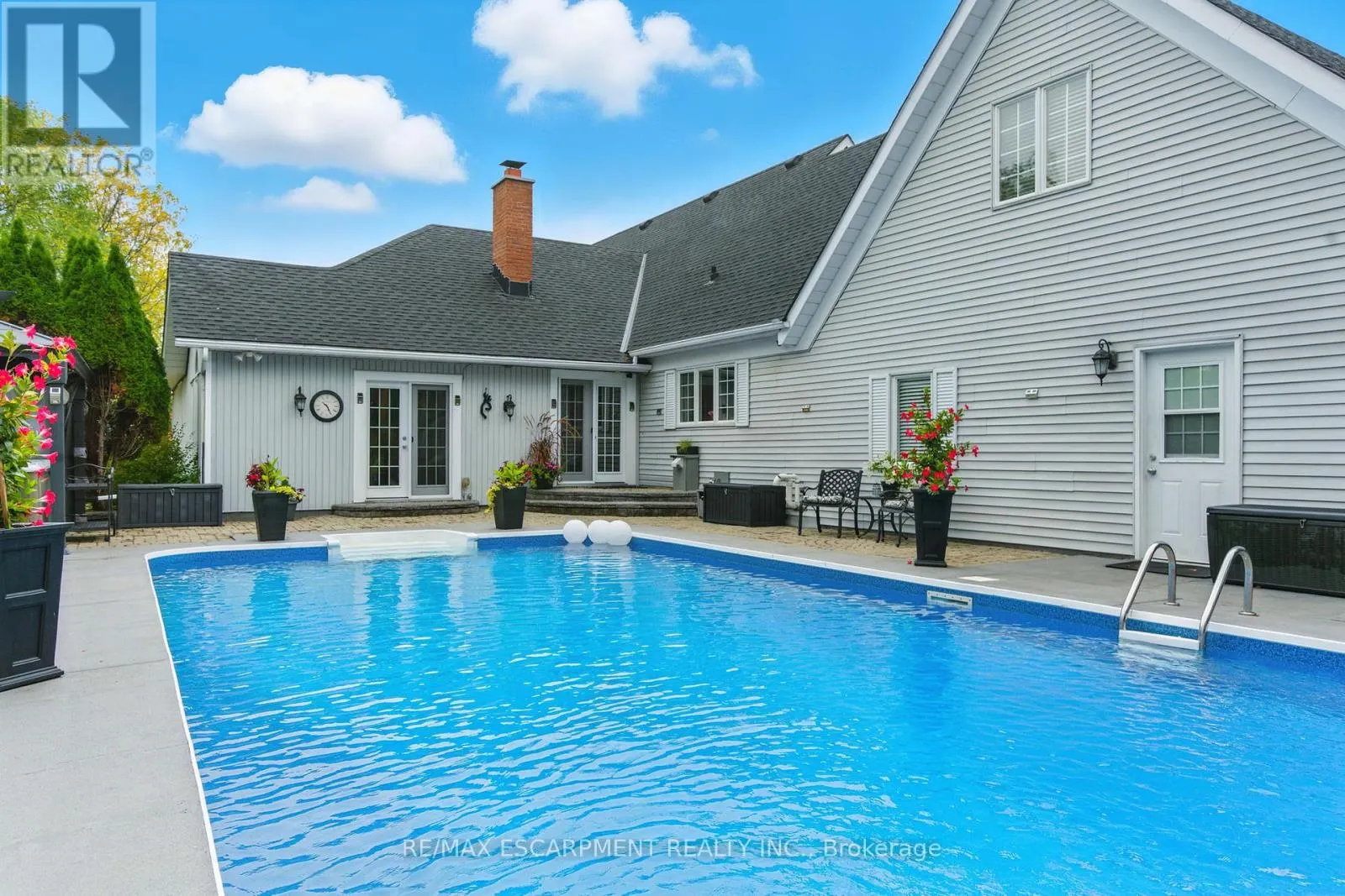 24 MEANDER CLOSE