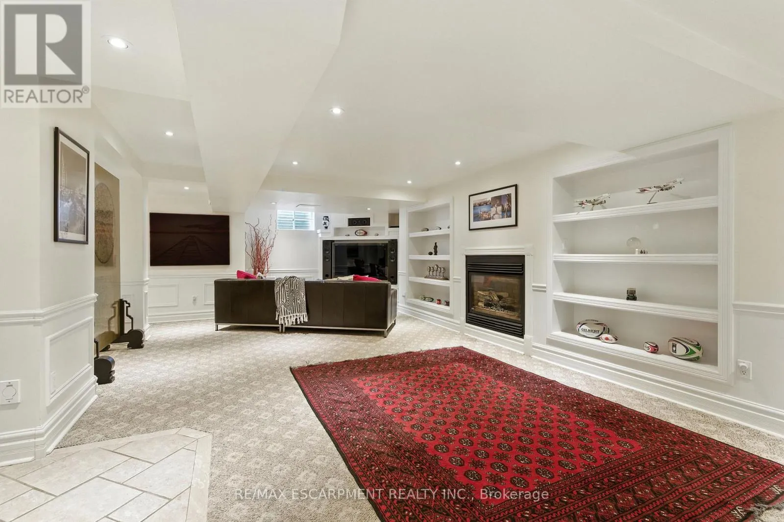 24 MEANDER CLOSE