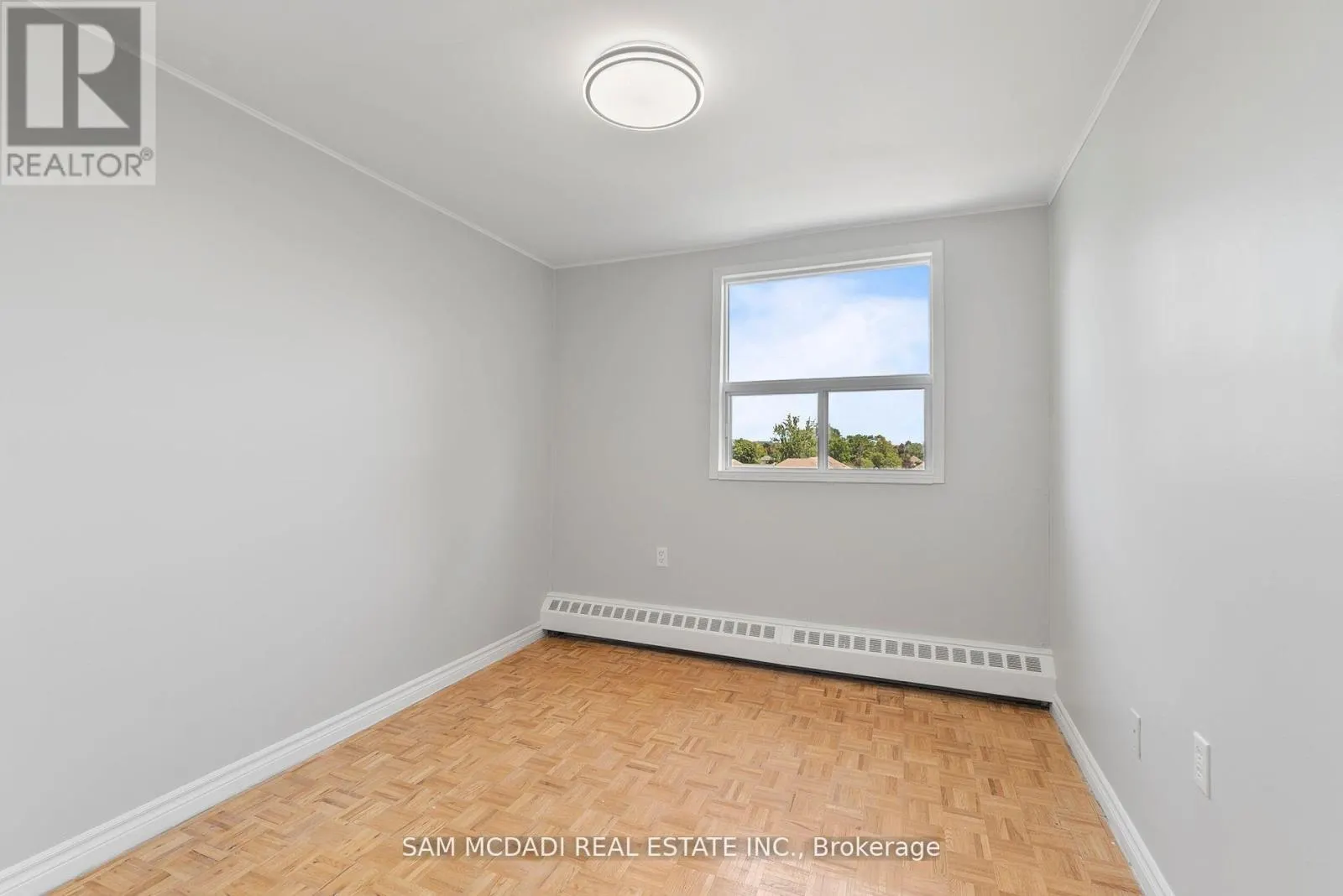 401 - 62 SPENCER STREET