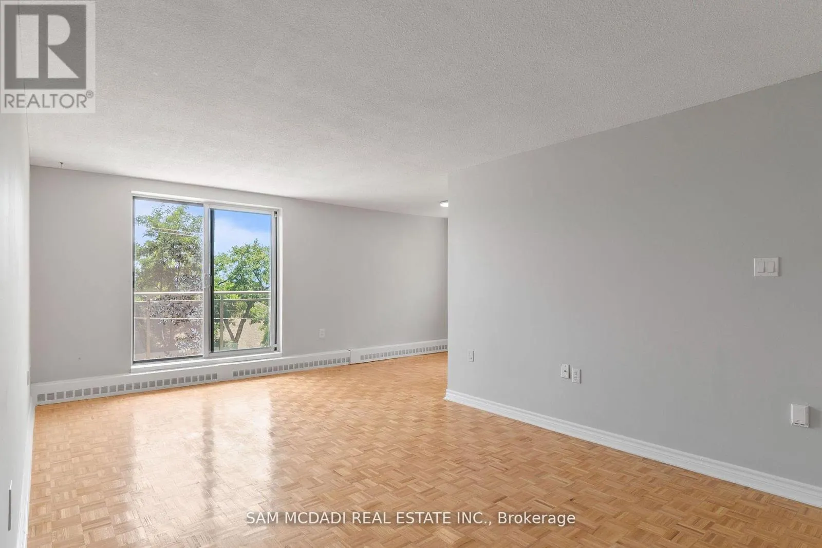 401 - 62 SPENCER STREET