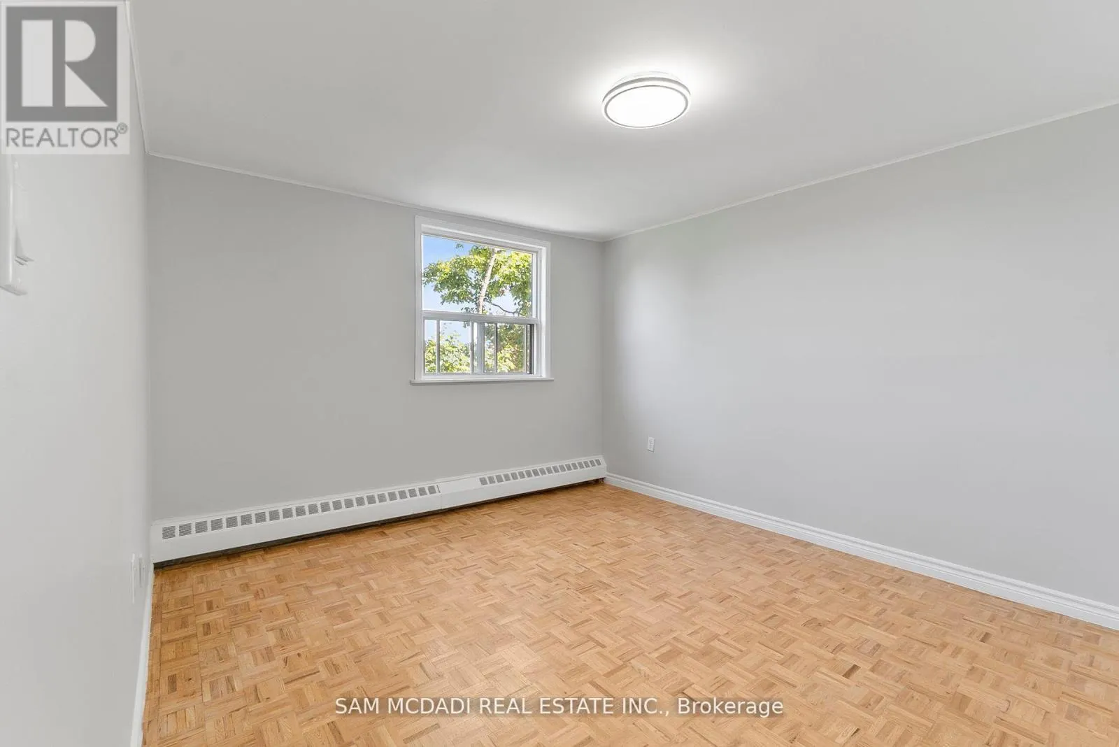 401 - 62 SPENCER STREET