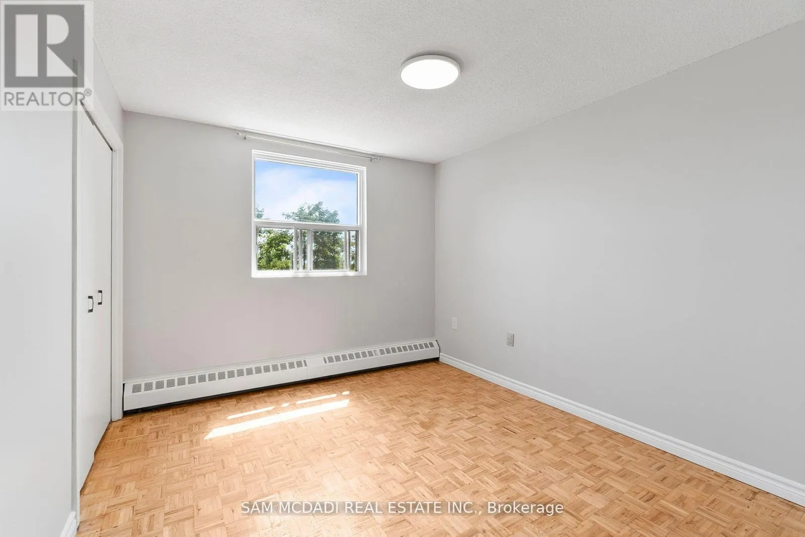 401 - 62 SPENCER STREET