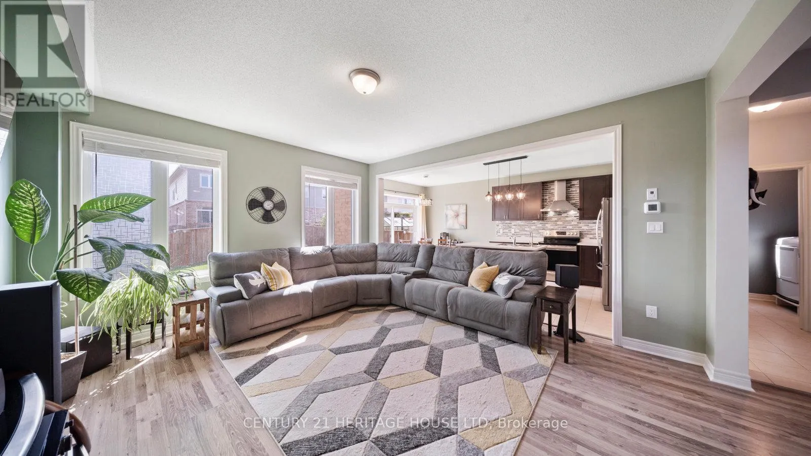 119 BARLOW PLACE