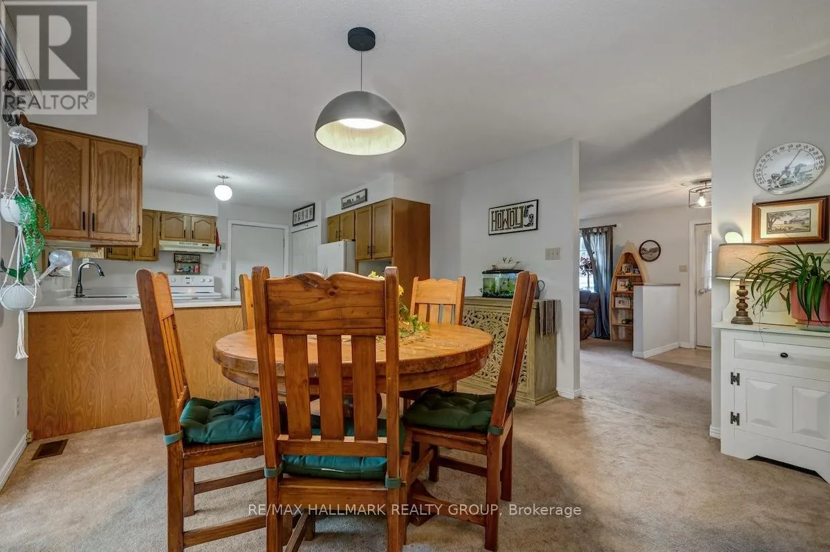 20 HILLTOP CRESCENT S