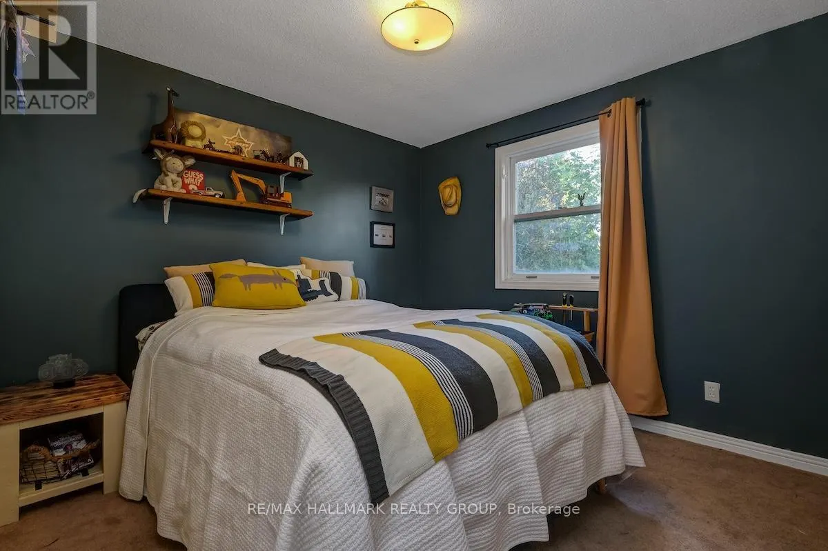 20 HILLTOP CRESCENT S